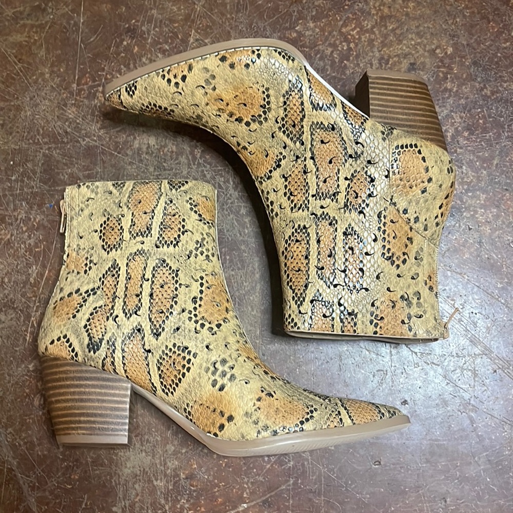 ***MARKED DOWN***Matisse snake booties size 8